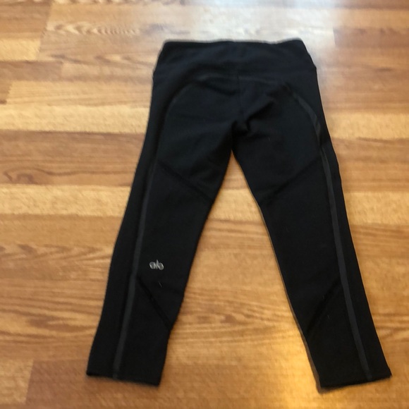 ALO Capri Leggings | Size XS | Black - Picture 5 of 9